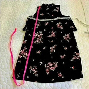 Apt‎ 9 Dress Size Large  Black Floral With Ruffle Detail -Size Small